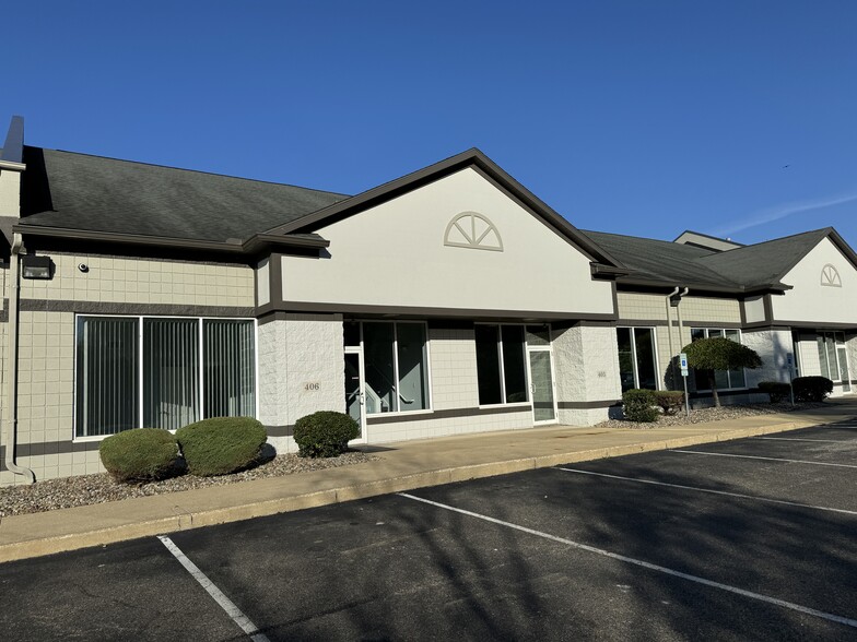 2215 E Waterloo Rd, Akron, OH for lease - Building Photo - Image 3 of 4