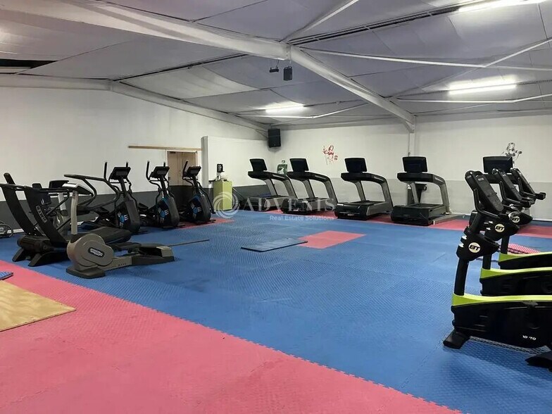 Flex dans Neuilly-sur-Marne à louer - Photo du bâtiment - Image 2 de 8