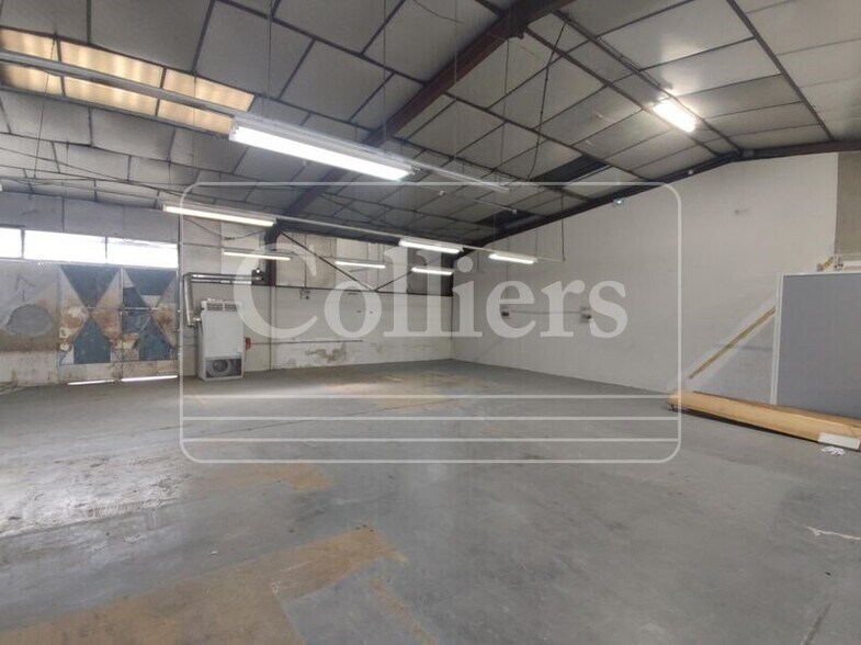 Flex in Vitrolles for lease - Interior Photo - Image 3 of 6