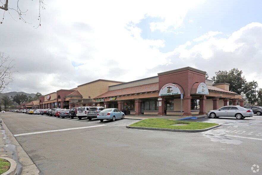 2401-2453 Valley Pky E, Escondido, CA for lease - Primary Photo - Image 2 of 8