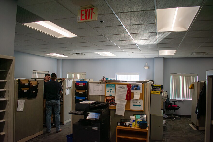 4 Manley St, West Bridgewater, MA à louer - Photo du bâtiment - Image 3 de 10