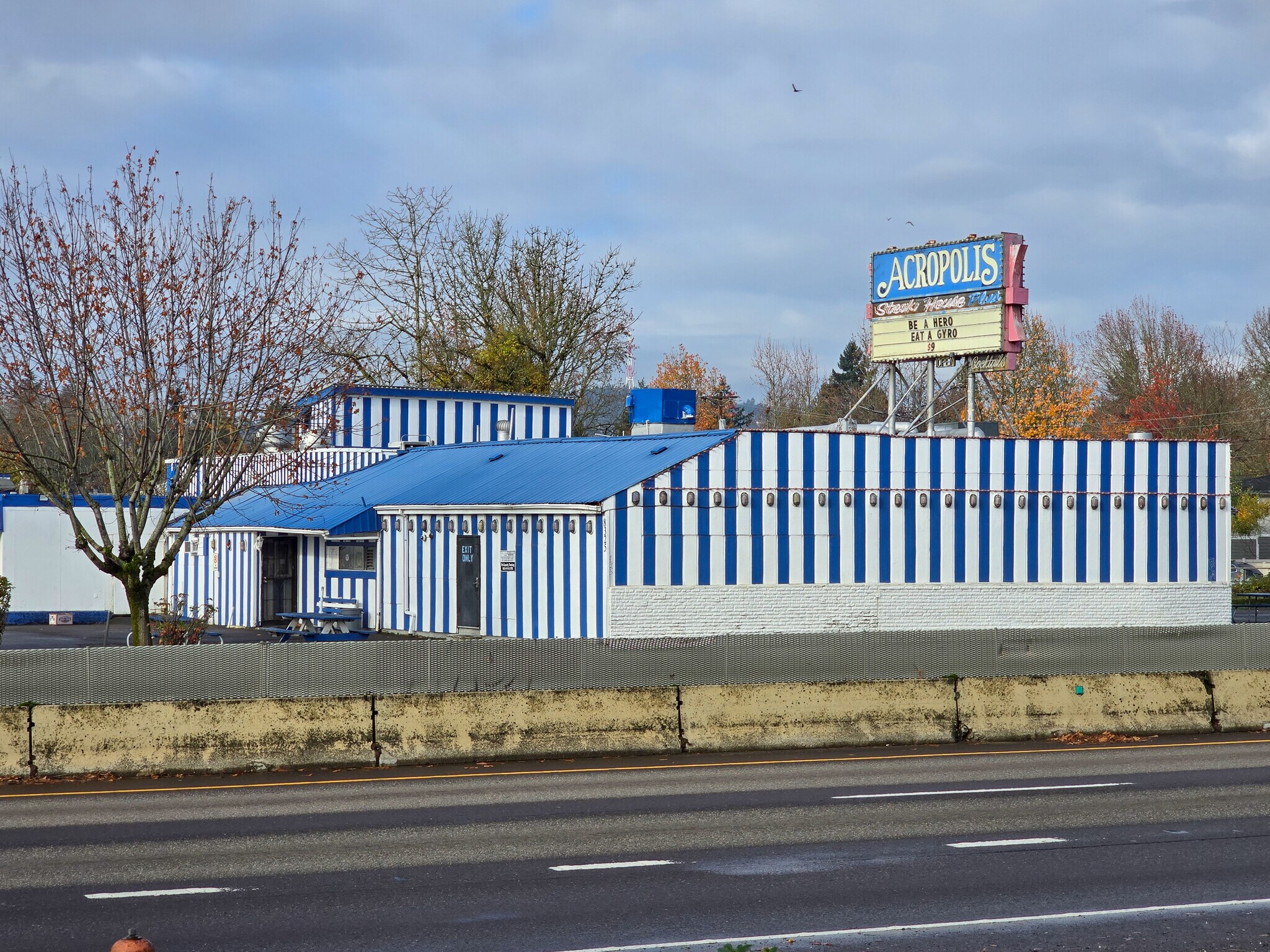 8325 SE McLoughlin Blvd, Portland, OR à vendre Photo du bâtiment- Image 1 de 35