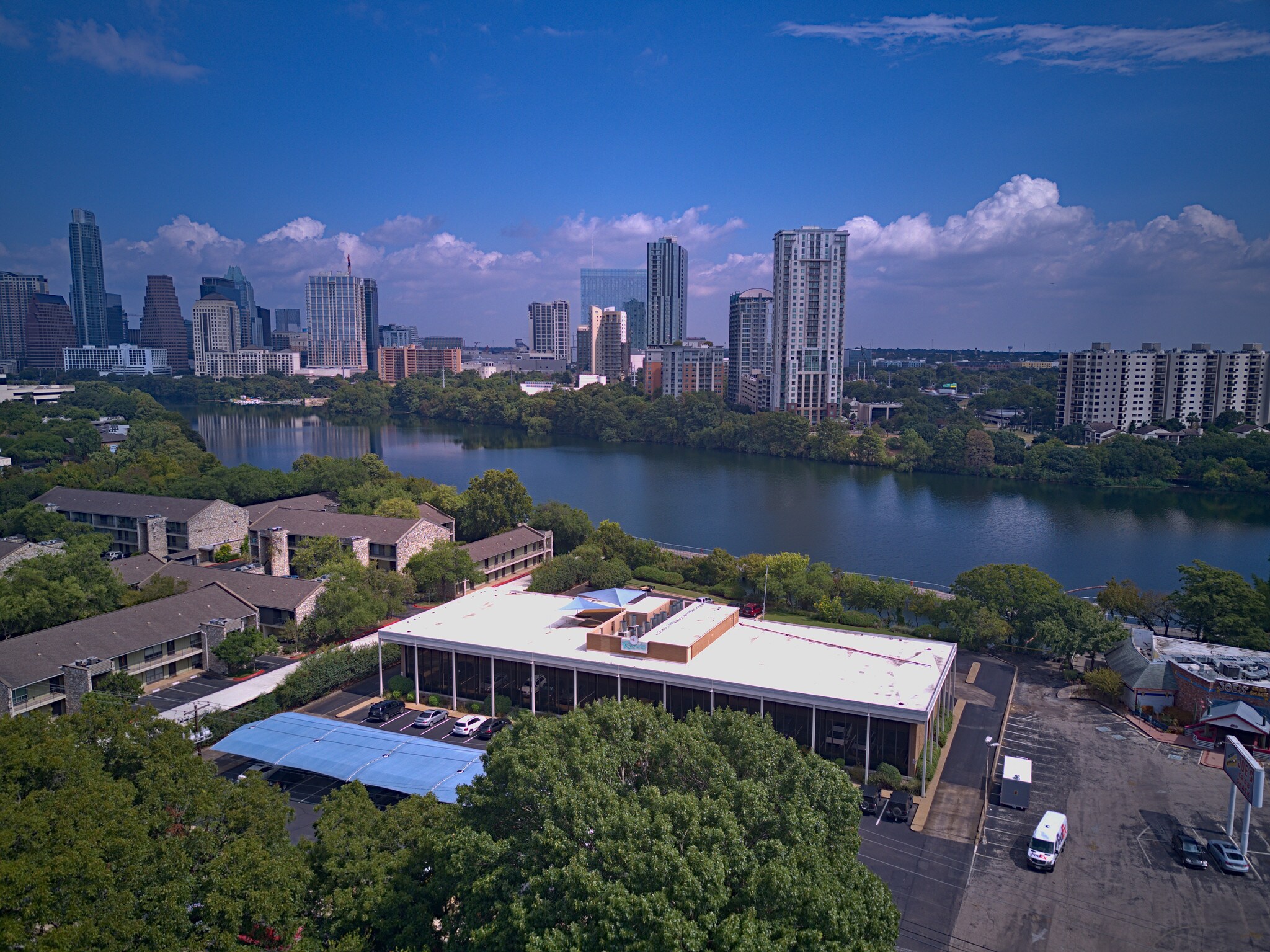 512 E Riverside Dr, Austin, TX for lease Primary Photo- Image 1 of 40