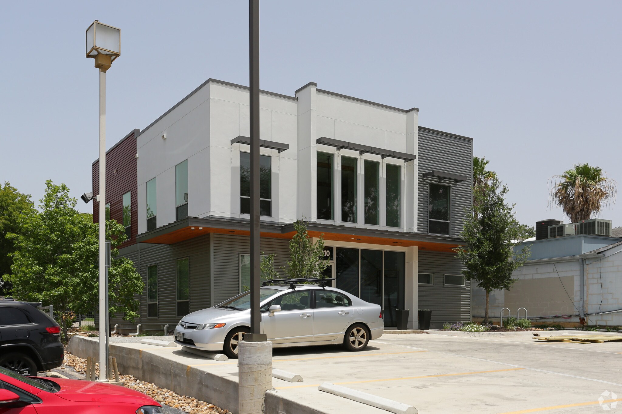 2210 Western Trails Blvd, Austin, TX for sale Primary Photo- Image 1 of 18