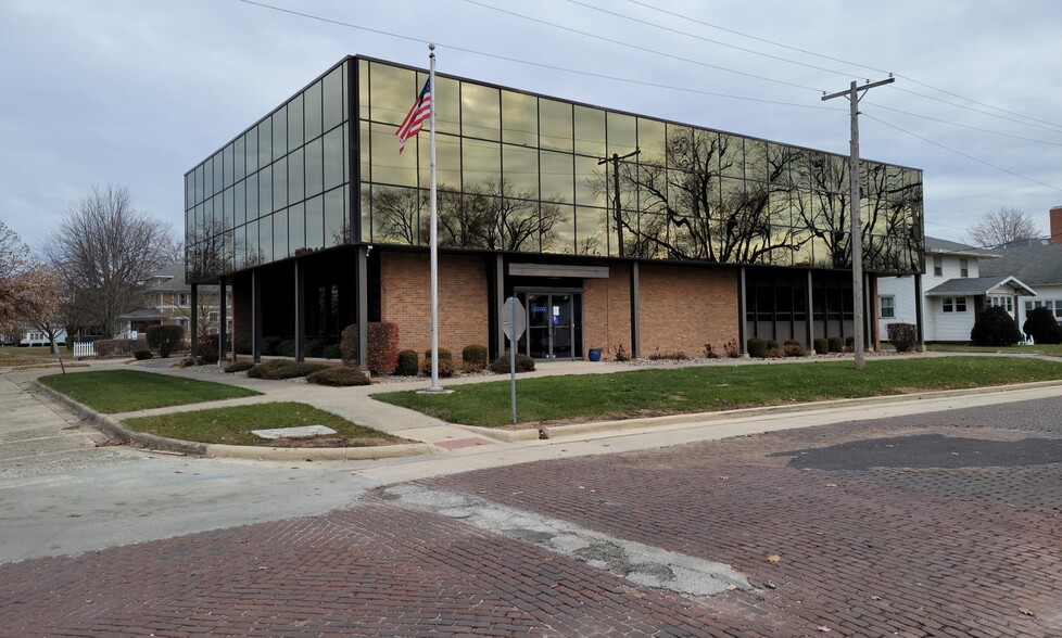 402 N Sangamon Ave, Gibson City, IL for sale - Primary Photo - Image 1 of 9