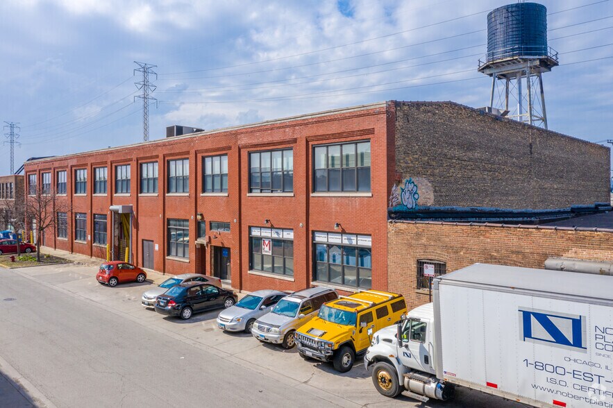 1622 W Carroll Ave, Chicago, IL à louer - Photo principale - Image 1 de 11