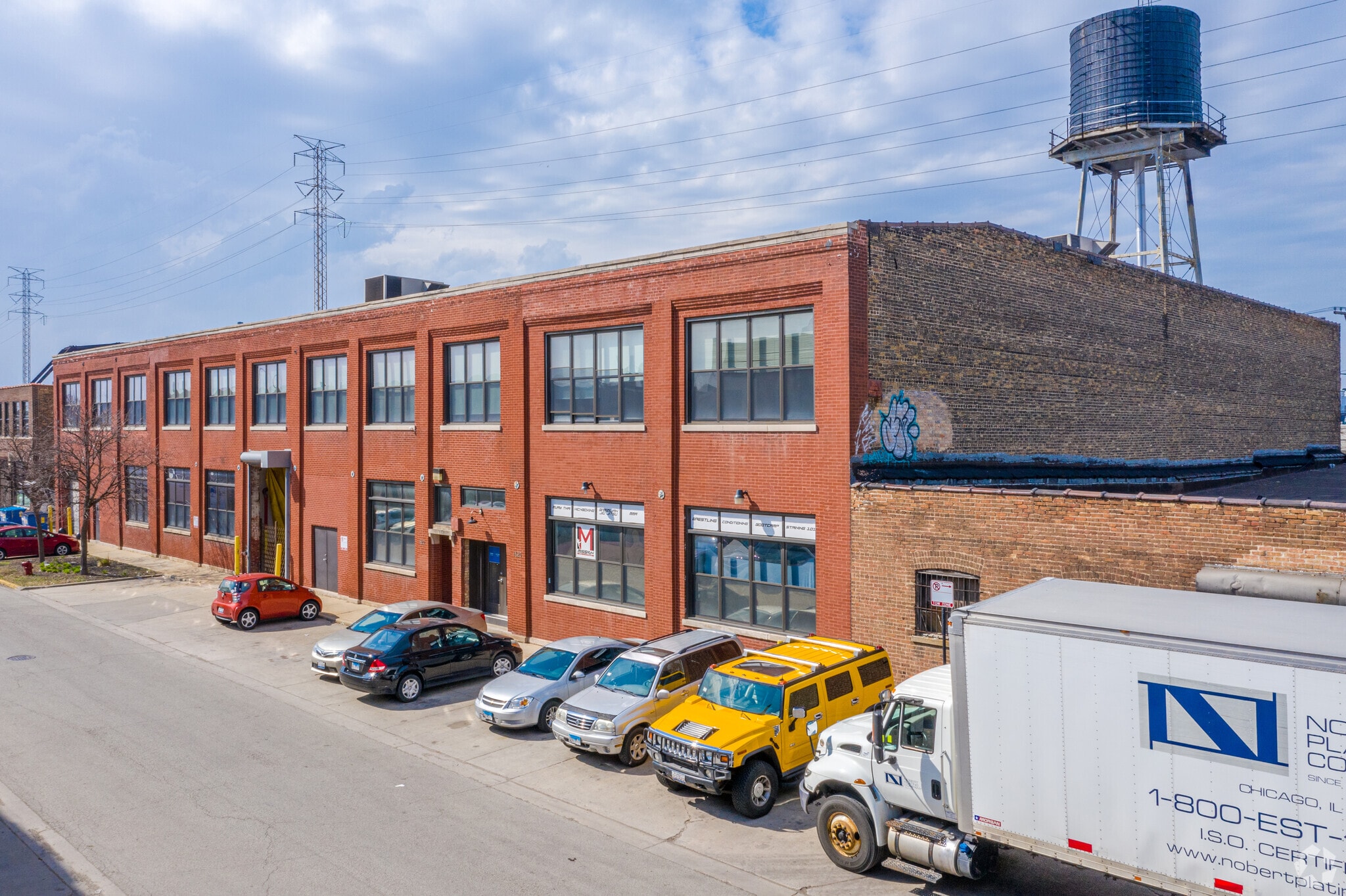 1622 W Carroll Ave, Chicago, IL for lease Primary Photo- Image 1 of 12