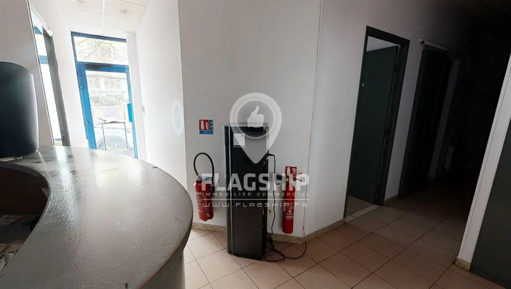 Retail in Paris for sale Interior Photo- Image 1 of 5