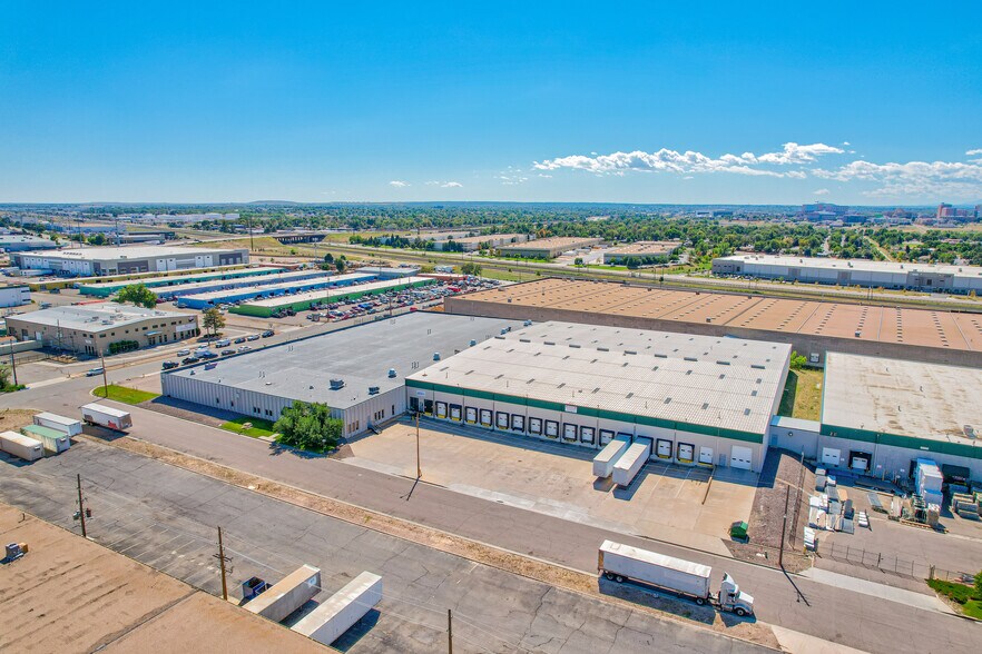 NE Denver Value Add Industrial Portfolio portefeuille de 2 propriétés à vendre sur LoopNet.ca - Photo du bâtiment - Image 1 de 14