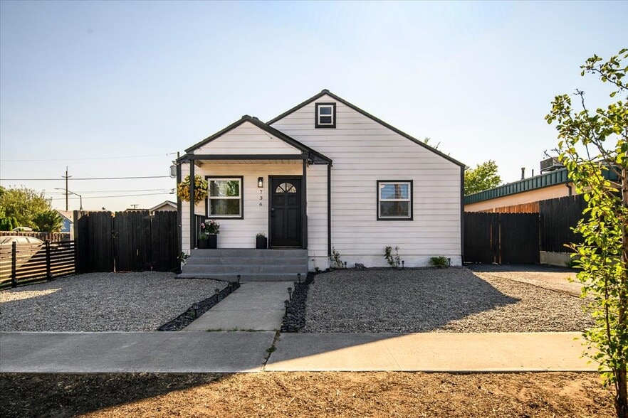 736 SW 10th St, Redmond, OR for sale - Building Photo - Image 2 of 33
