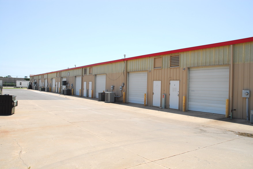 2600 Linda Ln, Edmond, OK for lease - Building Photo - Image 3 of 11