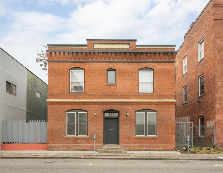 223 W 2nd Ave, Spokane, WA for sale - Primary Photo - Image 1 of 10