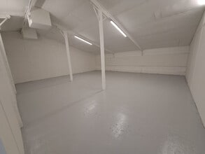 Kimblewick Rd, Aylesbury for lease Interior Photo- Image 2 of 2