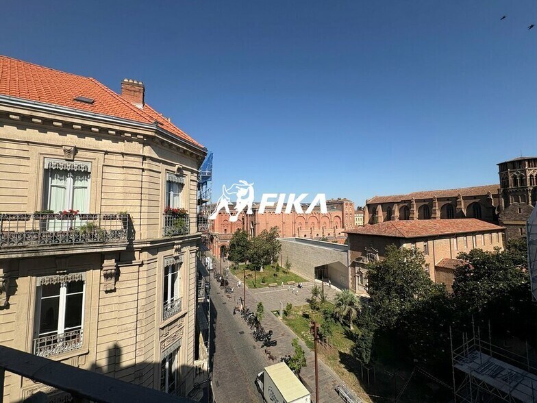 Office in Toulouse for lease - Building Photo - Image 1 of 13