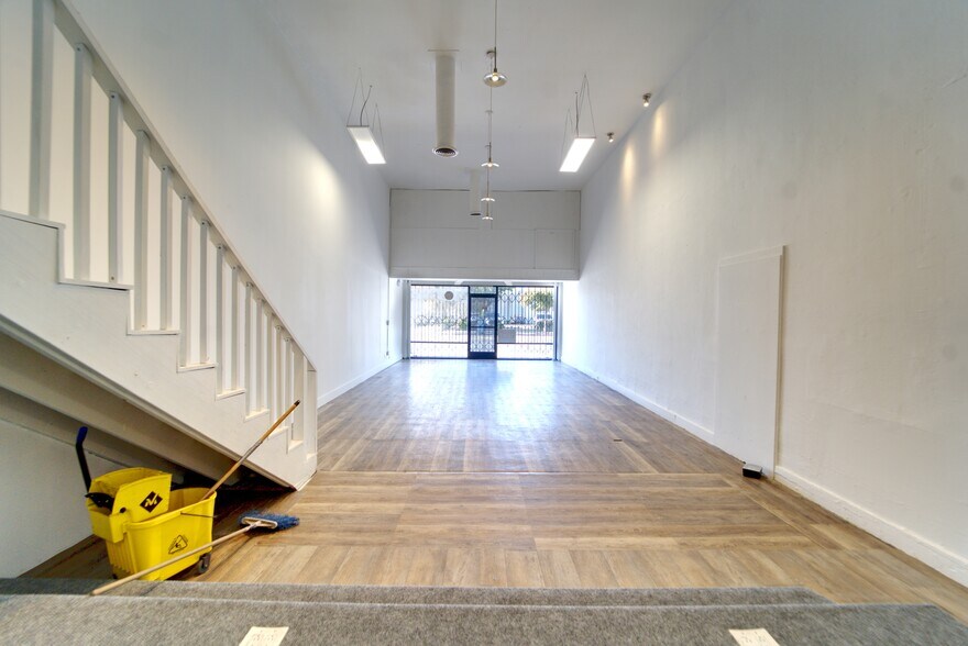 5968 S Vermont Ave, Los Angeles, CA à louer - Photo du bâtiment - Image 3 de 6