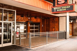 Plus de détails pour 123-125 W Trade St, Charlotte, NC - Commerce de détail à louer