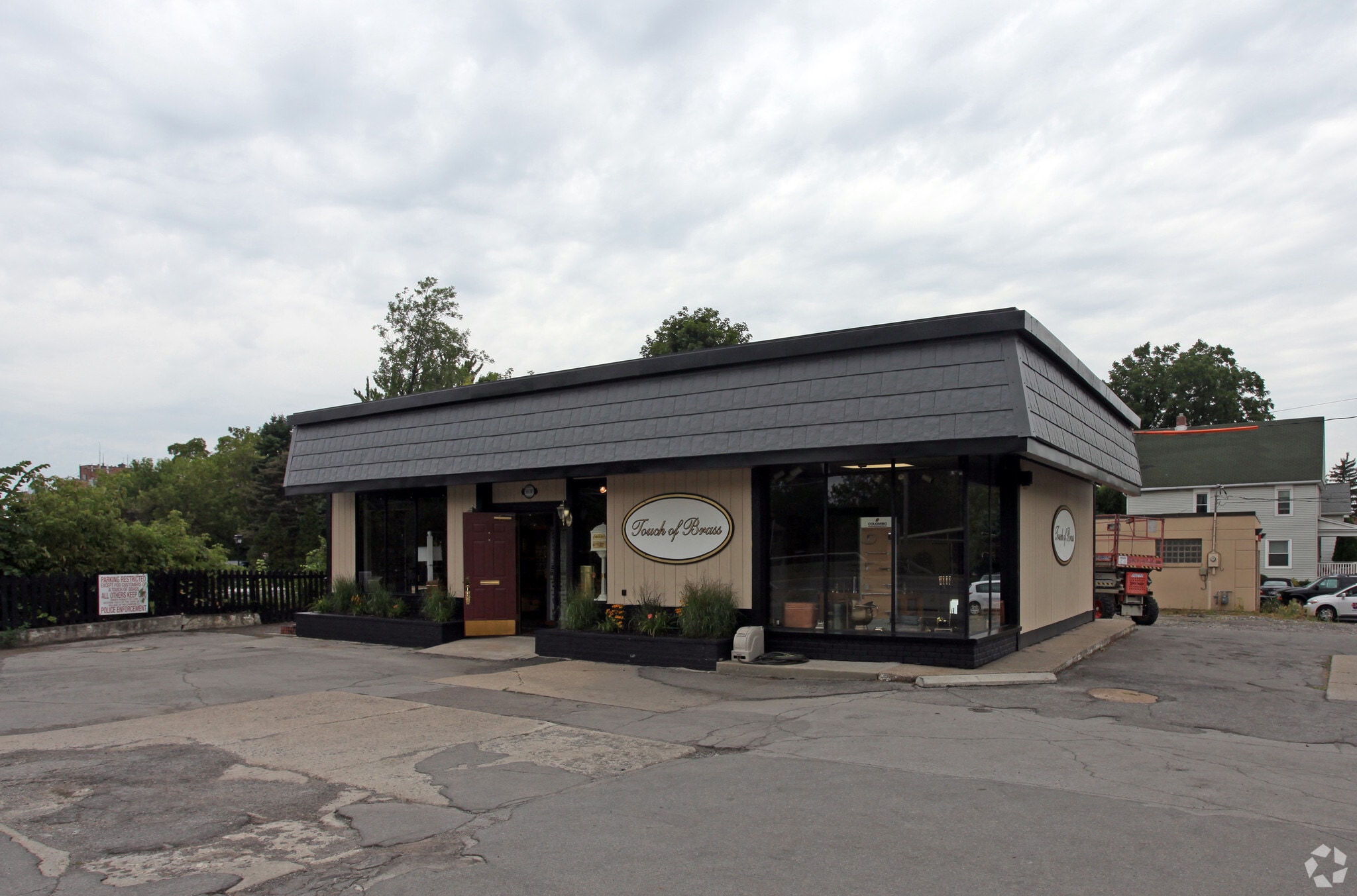 5630 Main St, Buffalo, NY à louer Photo principale- Image 1 de 3