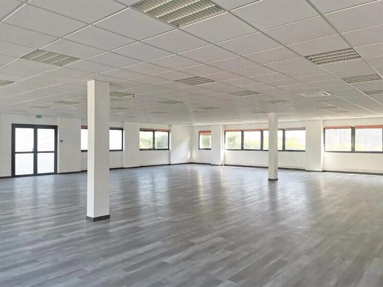 Office in Saint-Priest for lease - Interior Photo - Image 1 of 9