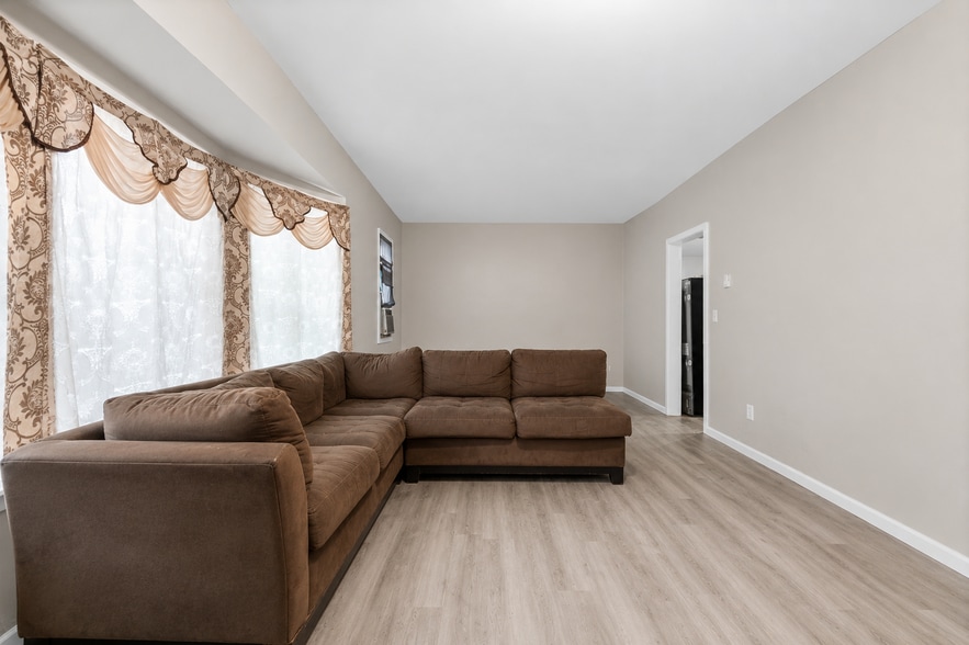 135 Prospect St, Waterbury, CT for sale - Building Photo - Image 3 of 18