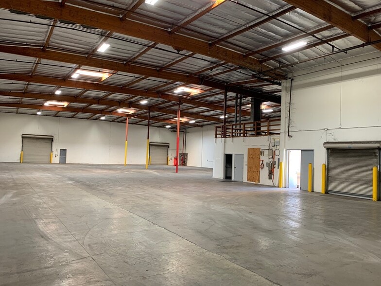 11937-11939 Woodruff Ave, Downey, CA for lease - Building Photo - Image 3 of 8