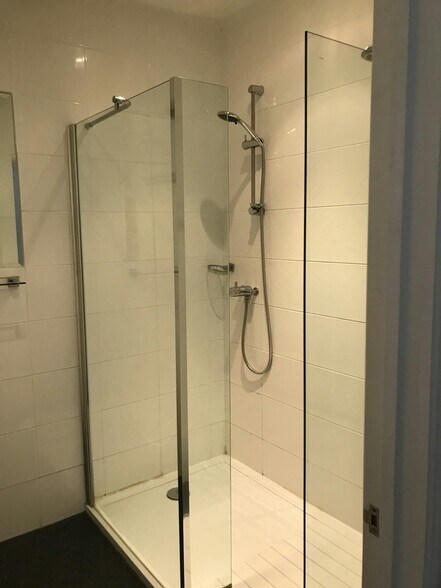 27 Oxford St, Newbury for sale - Building Photo - Image 2 of 12