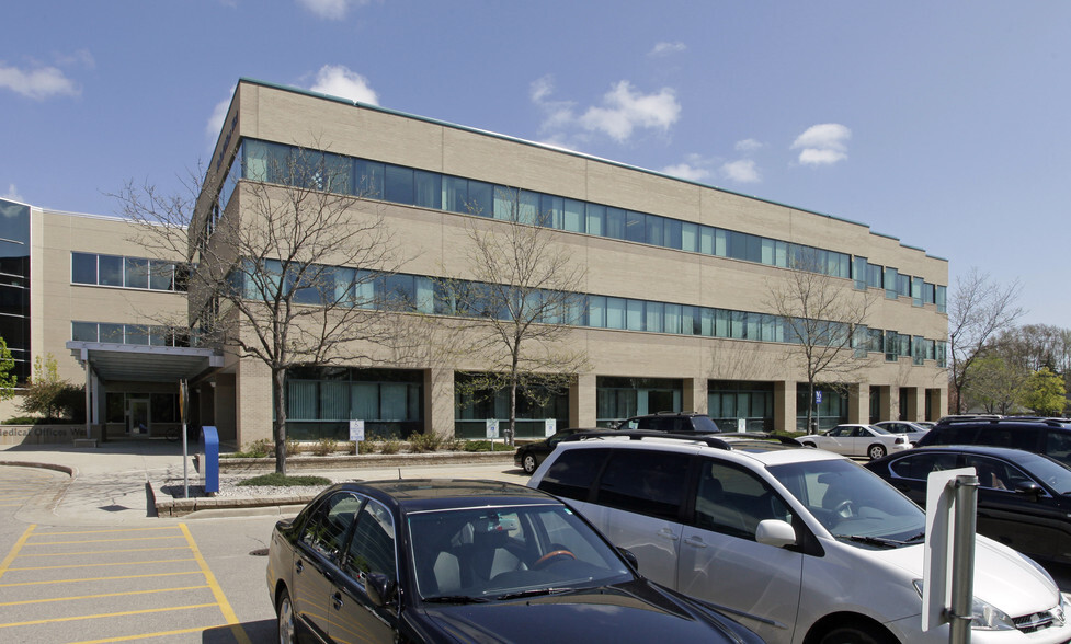 1818 N Meade St, Appleton, WI for lease - Building Photo - Image 1 of 3