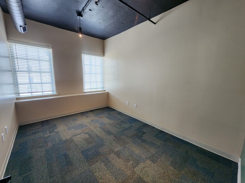 221 N 6th St, Lafayette, IN for lease - Building Photo - Image 3 of 7