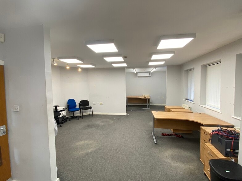 2 Alfreds Way, Wincanton for lease - Building Photo - Image 3 of 6