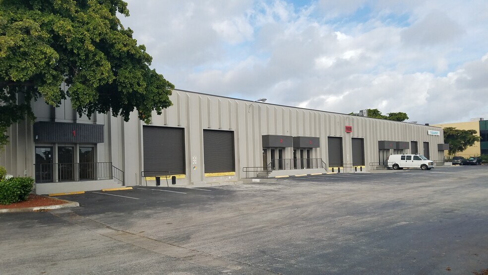 1020 SW 10th Ave, Pompano Beach, FL à louer - Photo du bâtiment - Image 3 de 4