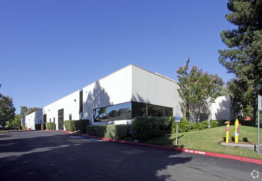 674-680 W Maude Ave, Sunnyvale, CA for lease - Primary Photo - Image 1 of 3