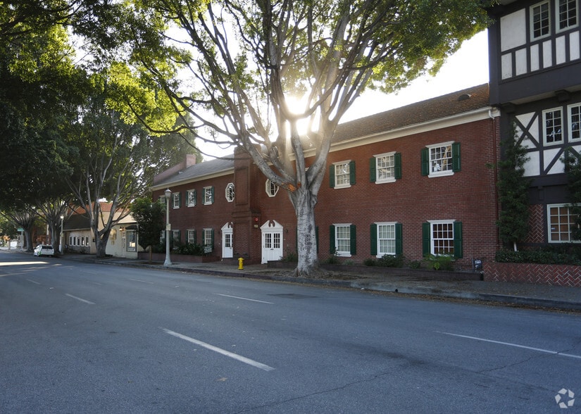 1130 E Green St, Pasadena, CA à louer - Photo du bâtiment - Image 3 de 4