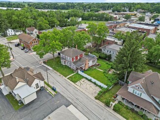 Plus de détails pour 427 E Commercial Ave, Lowell, IN - Vente au détail à vendre