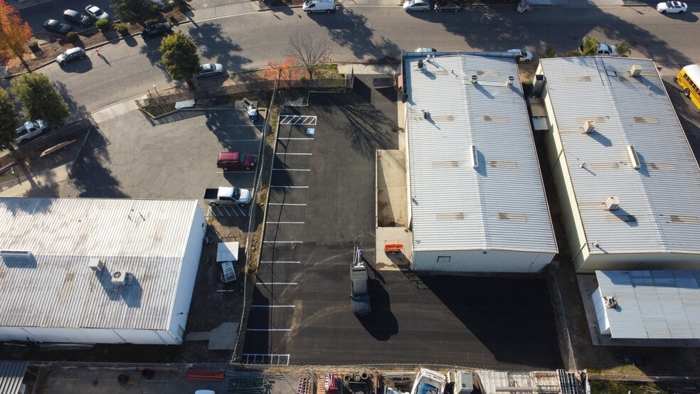 5592 W San Madele Ave, Fresno, CA for lease - Building Photo - Image 3 of 24