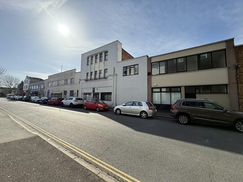 36-40 Middle St, Southsea à louer - Photo du bâtiment - Image 1 de 8