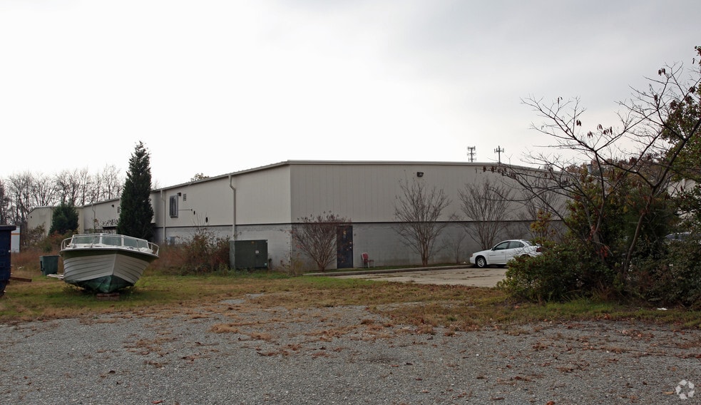 7609C Canoe Rd, Greensboro, NC à vendre - Photo du bâtiment - Image 2 de 2