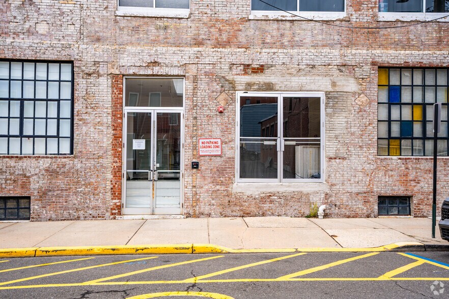 216-220 19th St, Union City, NJ à louer - Photo du bâtiment - Image 3 de 9