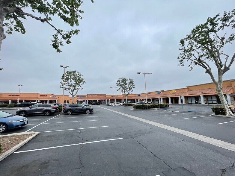 12345 Mountain Ave, Chino, CA à louer - Photo du bâtiment - Image 2 de 4