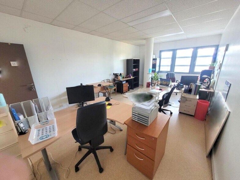 Bureau dans Poissy à louer - Photo intérieure - Image 3 de 31