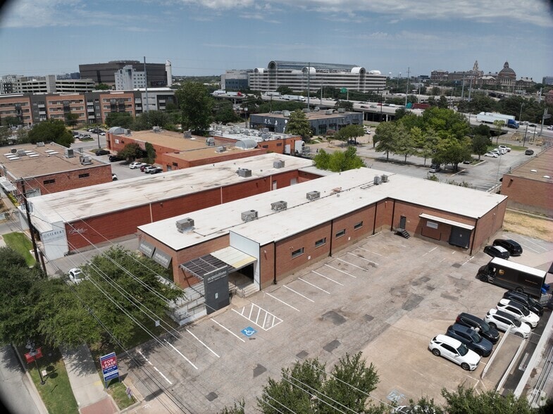 1710 Hi Line Dr, Dallas, TX for lease - Matterport Community - Image 2 of 22