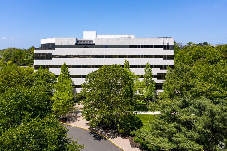 105 Fieldcrest Ave, Edison, NJ à louer - Photo du bâtiment - Image 3 de 9