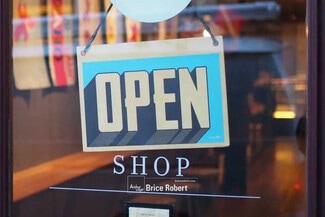 Plus de détails pour Commerce de détail à vendre