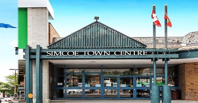 Plus de détails pour 150 West St, Norfolk, ON - Commerce de détail à louer