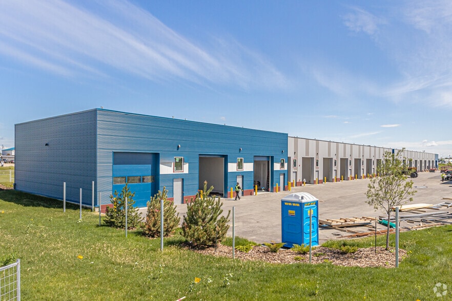 20304 109 Av NW, Edmonton, AB à vendre - Photo du bâtiment - Image 2 de 17