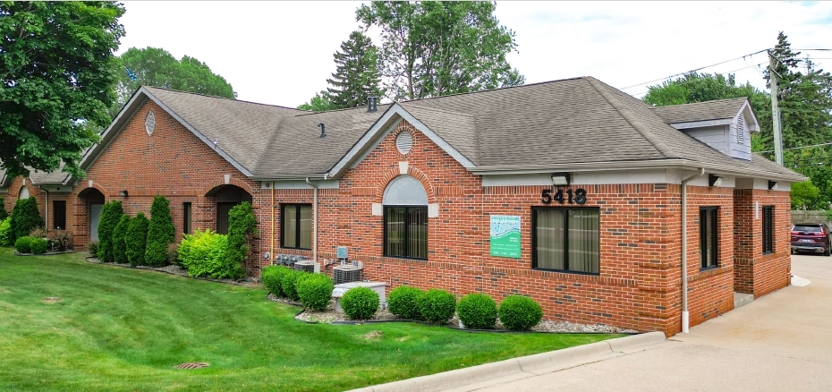 5418-5438 Metro Pky, Sterling Heights, MI for lease - Primary Photo - Image 1 of 5