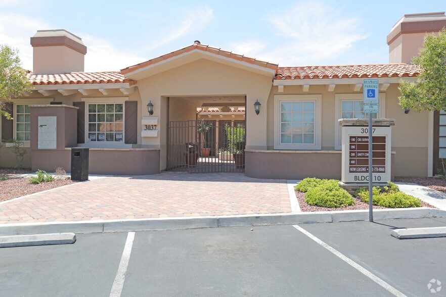 3037 E Warm Springs Rd, Las Vegas, NV à vendre - Photo du bâtiment - Image 3 de 38