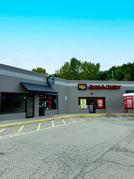 2518-2620 E Grand River Ave, Howell, MI for lease - Building Photo - Image 2 of 9