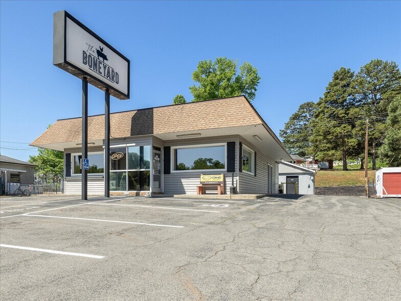 919 N 2nd Ave, Siler City, NC à vendre - Photo du bâtiment - Image 1 de 19