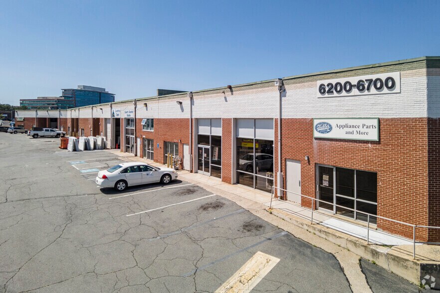 6310 Gravel Ave, Alexandria, VA à louer - Photo du bâtiment - Image 2 de 18