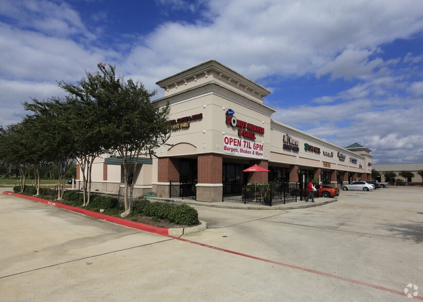 11601 Shadow Creek Pky, Pearland, TX for lease - Building Photo - Image 3 of 8