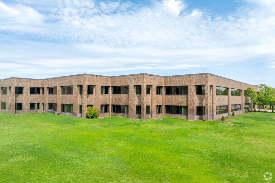 10951 Bush Lake Rd, Bloomington, MN à vendre - Photo principale - Image 2 de 15